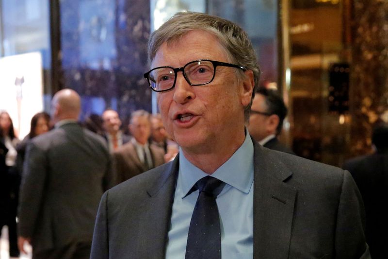 © Reuters. FILE PHOTO: Businessman Bill Gates exits through the lobby at Trump Tower in Manhattan, New York City, U.S., December 13, 2016.  REUTERS/Andrew Kelly/File Photo