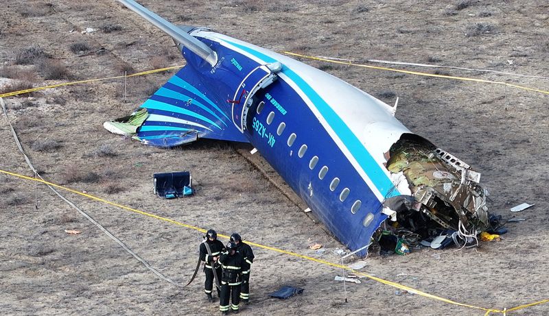 © Reuters. FILE PHOTO: A drone view shows emergency specialists working at the crash site of an Azerbaijan Airlines passenger plane near the city of Aktau, Kazakhstan December 25, 2024. REUTERS/Azamat Sarsenbayev/File Photo