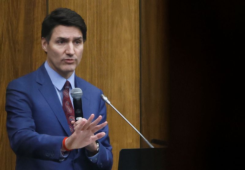 © Reuters. FILE PHOTO: Canada's Prime Minister Justin Trudeau gestures as he addresses the Liberal party caucus meeting in Ottawa, Ontario, Canada December 16, 2024. REUTERS/Blair Gable/File Photo