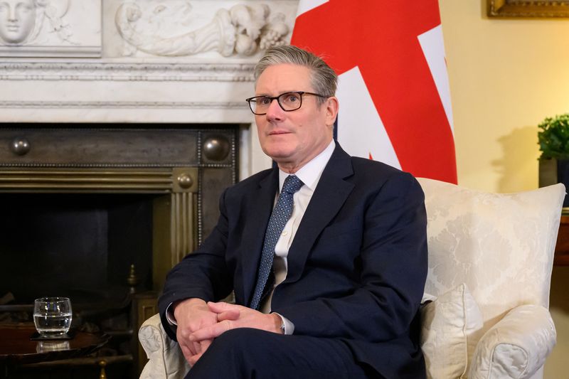 © Reuters. FILE PHOTO: Britain's Prime Minister Keir Starmer meets with the Sultan of Brunei Hassanal Bolkiah (not pictured) during a meeting in 10 Downing Street on December 19, 2024 in London, England. Leon Neal/Pool via REUTERS/File Photo