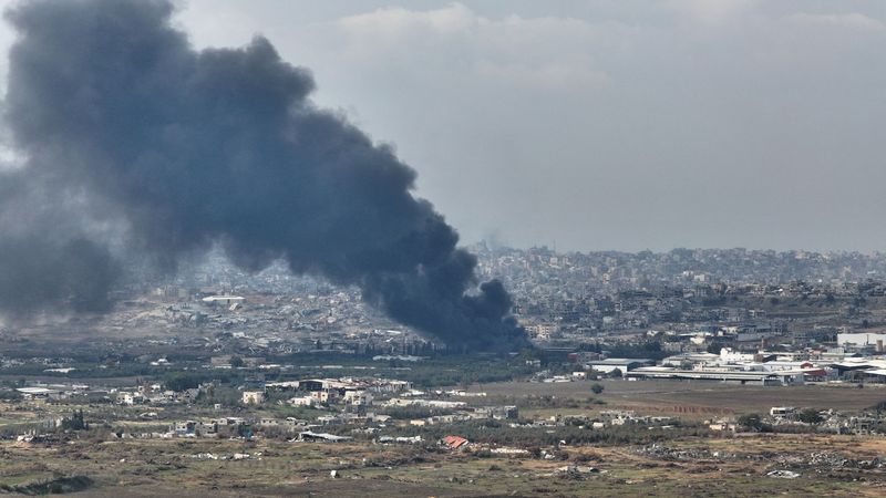 © Reuters. A drone view shows smoke above Beit Hanoun in the Gaza Strip, amid the ongoing conflict in Gaza between Israel and Hamas, as seen from near Kibbutz Nir Am in southern Israel, December 12, 2024. REUTERS/Ilan Rosenberg/File Photo