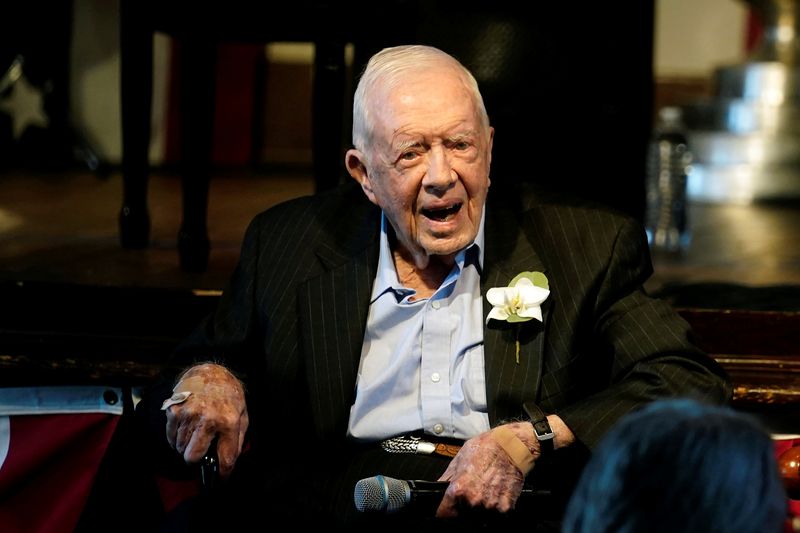 © Reuters. FILE PHOTO: Former U.S. President Jimmy Carter reacts as his wife Rosalynn Carter (not pictured) speaks during a reception to celebrate their 75th wedding anniversary in Plains, Georgia, U.S. July 10, 2021. John Bazemore/Pool via REUTERS/File Photo