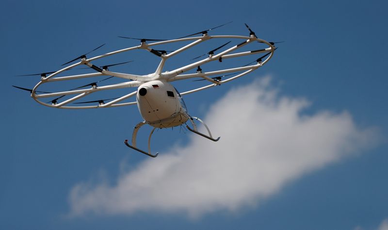 © Reuters. FILE PHOTO: A prototype of an electrical air-taxi drone by German start-up Volocopter that takes off and lands vertically performs a non-passenger flight over Le Bourget airport, near Paris, France, June 21, 2021. REUTERS/Christian Hartmann/File Photo