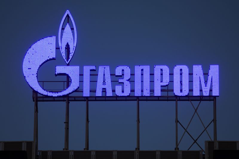 © Reuters. FILE PHOTO: The logo of Gazprom company is seen on the facade of a business centre in Saint Petersburg, Russia March 31, 2022. REUTERS/REUTERS PHOTOGRAPHER/File photo