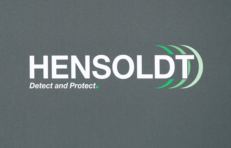 © Reuters. A logo of defense supplier Hensoldt AG is pictured during Hensoldt's initial public offering (IPO) at the Frankfurt Stock Exchange in Frankfurt, Germany, September 25, 2020. REUTERS/Ralph Orlowski