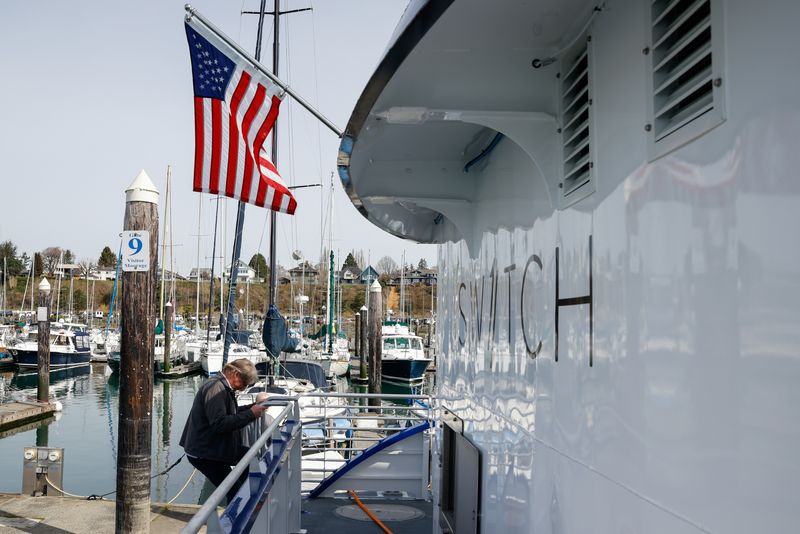 © Reuters. AFILE PHOTO: ll American Marine project manager Matt Riedel disembarks the Sea Change while it is docked at Squalicum Harbor in Bellingham, Washington, U.S., April 7, 2022. The 70-foot, 75 passenger ferry, that is propelled entirely by hydrogen fuel cells, was built by All American Marine and conceived of by Switch Maritime. Picture taken April 7, 2022. REUTERS/Matt Mills McKnight/File Photo