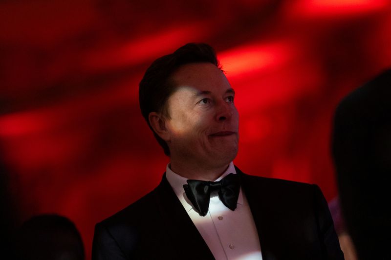 © Reuters. FILE PHOTO: Elon Musk attends the America First Policy Institute (AFPI) gala at Mar-A-Lago in Palm Beach, Florida, U.S., November 14, 2024. REUTERS/Carlos Barria/File Photo