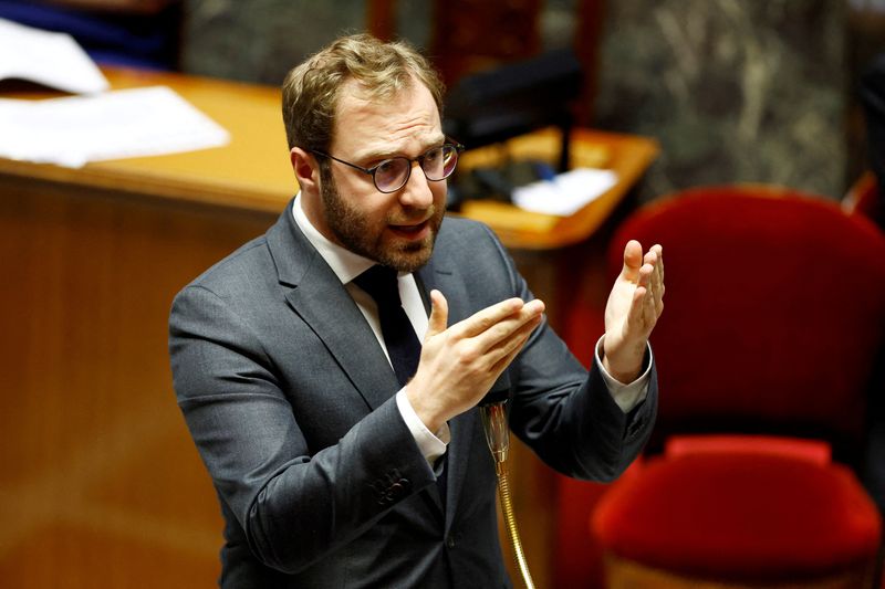 © Reuters. FILE PHOTO: French Economy, Finance and Industry Minister Antoine Armand speaks during the questions to the government session at the National Assembly in Paris, France, November 26, 2024. REUTERS/Stephanie Lecocq/File Photo