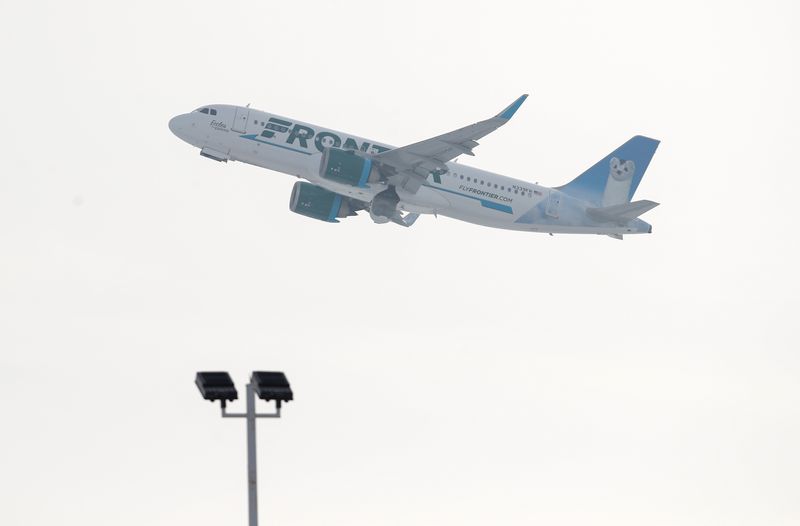 © Reuters. FILE PHOTO: A Frontier Airlines Airbus A320neo plane departs from O'Hare International Airport in Chicago, Illinois, U.S. November 30, 2018. REUTERS/Kamil Krzaczynski