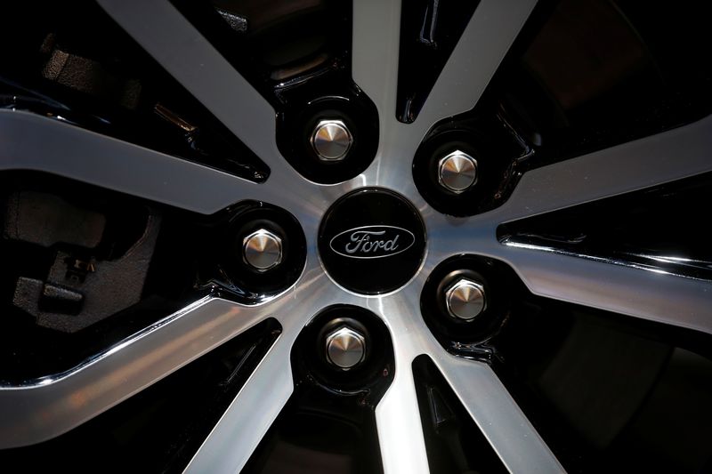 © Reuters. FILE PHOTO: Ford logo is seen in a rim at the 2019 Frankfurt Motor Show (IAA) in Frankfurt, Germany September 10, 2019. REUTERS/Wolfgang Rattay/File Photo