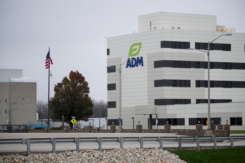 © Reuters. FILE PHOTO: A general view of the Archer Daniels Midland headquarters in Decatur, Illinois, U.S. November 23, 2024.  REUTERS/Vincent Alban/File Photo