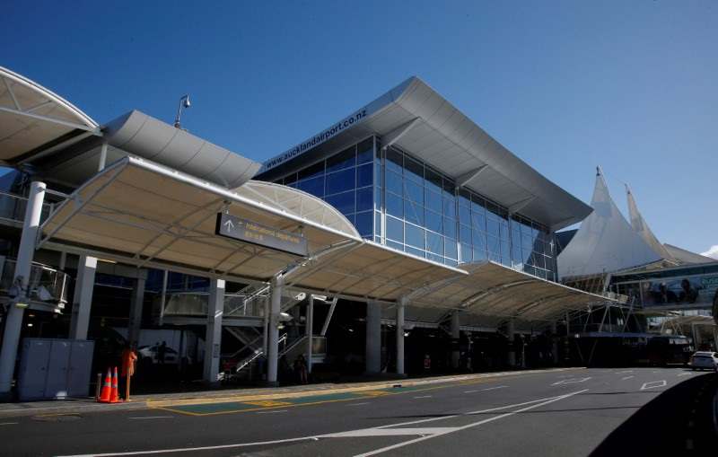 © Reuters. FILE PHOTO: The International Departures terminal at Auckland Airport in New Zealand, September 20, 2017. REUTERS/Nigel Marple/File Photo