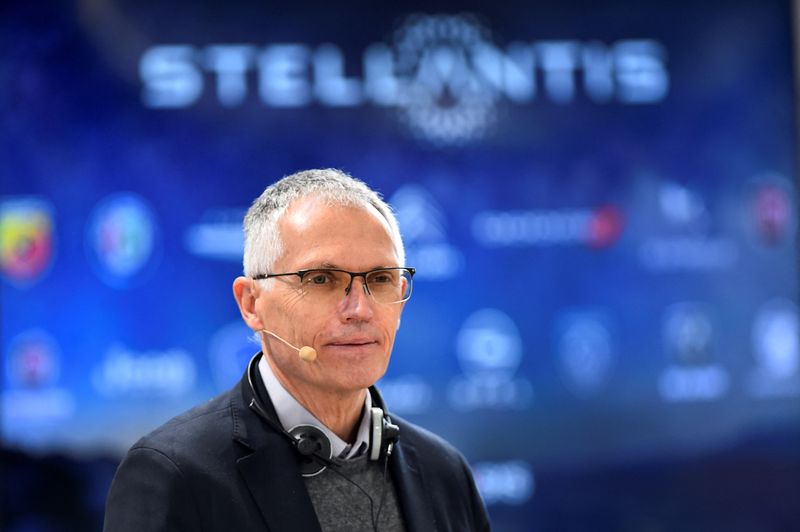 © Reuters. FILE PHOTO: Stellantis CEO Carlos Tavares holds a news conference after meeting with unions, in Turin, Italy, March 31, 2022. REUTERS/Massimo Pinca/File Photo