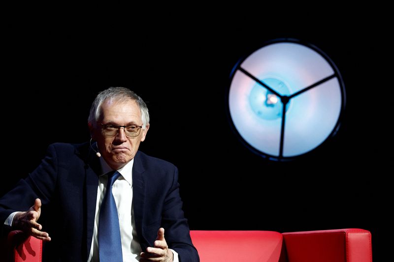 © Reuters. FILE PHOTO: Carlos Tavares, Chief Executive Officer of Stellantis, speaks at the Paris Automotive Summit during the 2024 Paris Auto Show in Paris, France, October 15, 2024. REUTERS/Benoit Tessier/File Photo