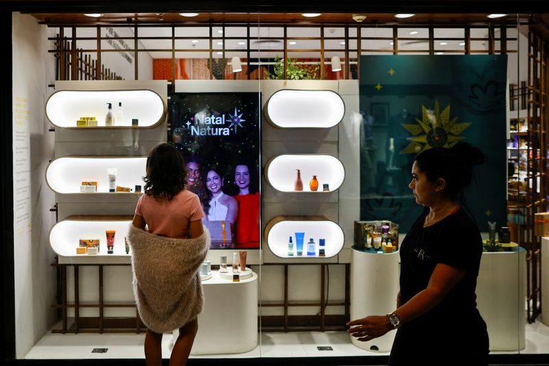 © Reuters. FILE PHOTO: A general view of the Natura store in a shopping mall in Brasilia, Brazil November 29, 2023. REUTERS/Adriano Machado/File Photo