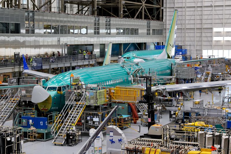 © Reuters. FILE PHOTO: Boeing 737 MAX aircraft are assembled at the company’s plant in Renton, Washington, U.S. June 25, 2024. Jennifer Buchanan/Pool via REUTERS/File Photo