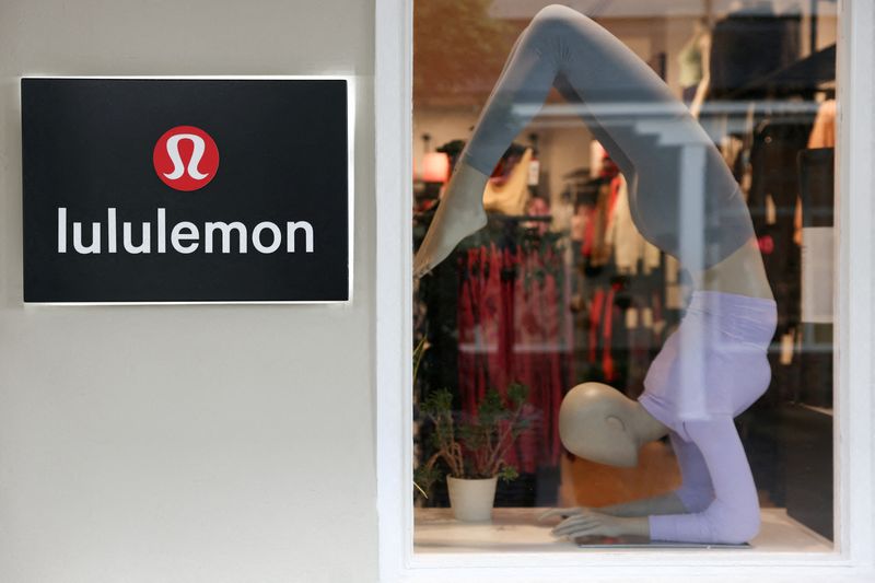 © Reuters. FILE PHOTO: A logo is displayed outside a Lululemon outlet retail store at Bicester Village in Oxfordshire, Britain, August 21, 2024. REUTERS/Hollie Adams/File Photo