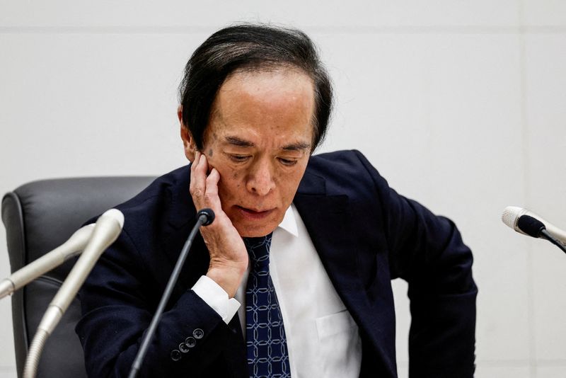 © Reuters. FILE PHOTO: Bank of Japan Governor Kazuo Ueda attends a press conference after its policy meeting in Tokyo, Japan, October 31, 2024. REUTERS/Kim Kyung-Hoon/File Photo