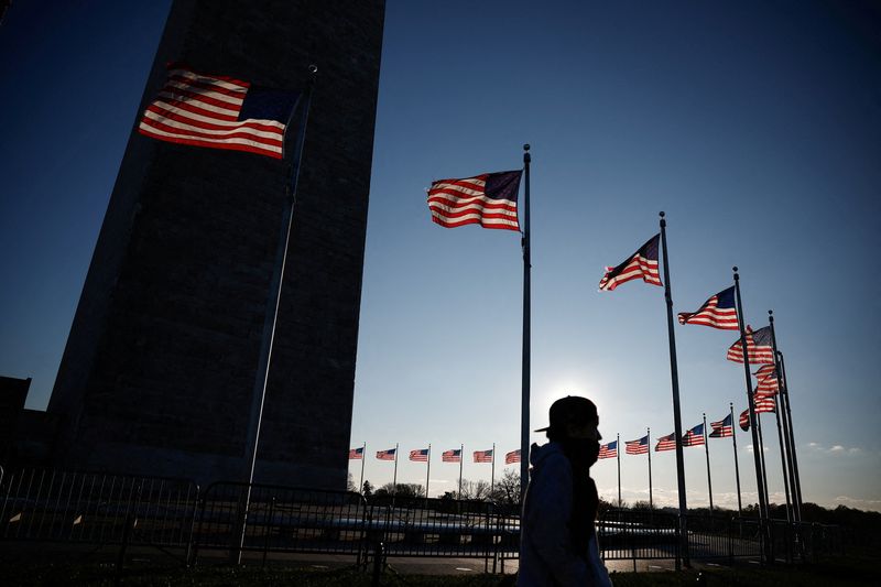 © Reuters. FILE PHOTO: A person stands near the Washington Monument in Washington, D.C., U.S., December 2, 2024. REUTERS/Benoit Tessier/File Photo