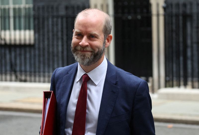 © Reuters. FILE PHOTO: Britain’s Business Secretary Jonathan Reynolds departs following a cabinet meeting at 10 Downing Street in London, Britain, July 23, 2024. REUTERS/Toby Melville/File Photo