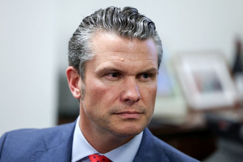 © Reuters. FILE PHOTO: Defense secretary nominee Pete Hegseth meets with Senator-elect Jim Banks (R-IN) on Capitol Hill in Washington, U.S., December 5, 2024. REUTERS/Evelyn Hockstein/File Photo