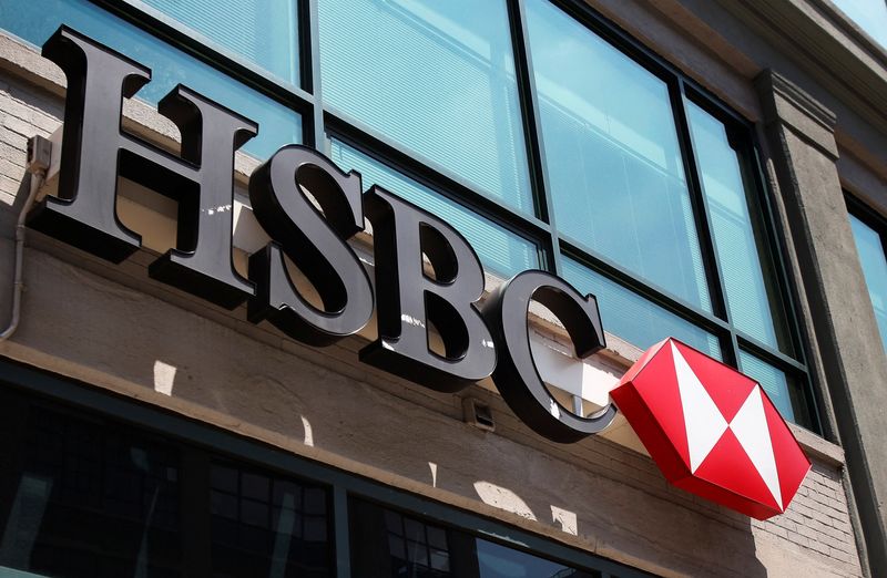 © Reuters. FILE PHOTO: A view shows the entrance to a HSBC Bank branch in New York August 1, 2011.  REUTERS/Shannon Stapleton/File Photo