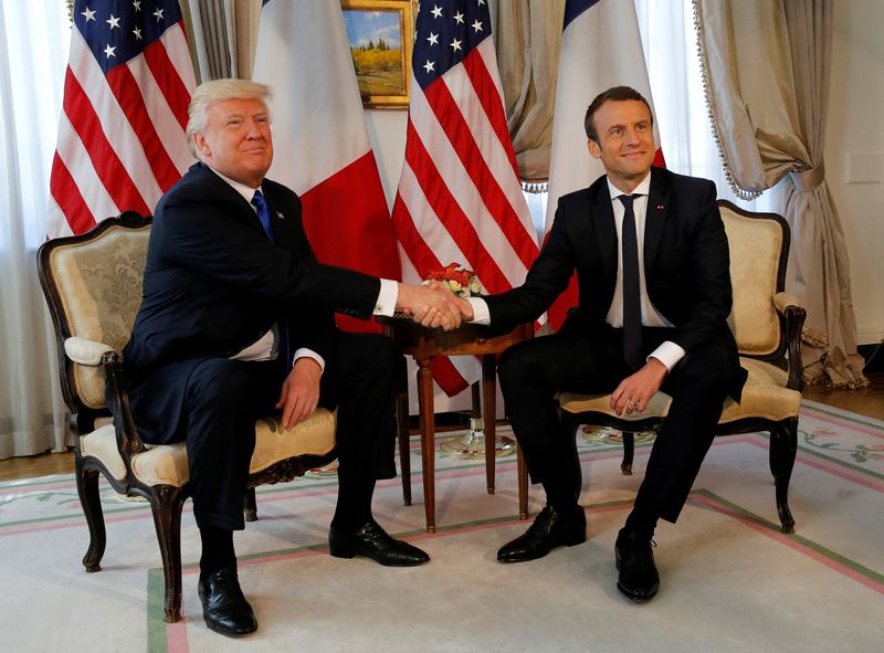 © Reuters. FILE PHOTO: U.S. President Donald Trump (L) and French President Emmanuel Macron shake hands before a lunch ahead of a NATO Summit in Brussels, Belgium, May 25, 2017.  REUTERS/REUTERS/Jonathan Ernst/File Photo