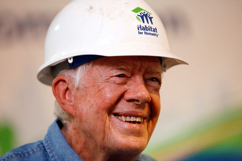 © Reuters. FILE PHOTO: Former U.S. President Jimmy Carter attends the starting day of the 24th Jimmy Carter Work Project in Los Angeles, California, U.S. October 29, 2007.   REUTERS/Mario Anzuoni/File Photo