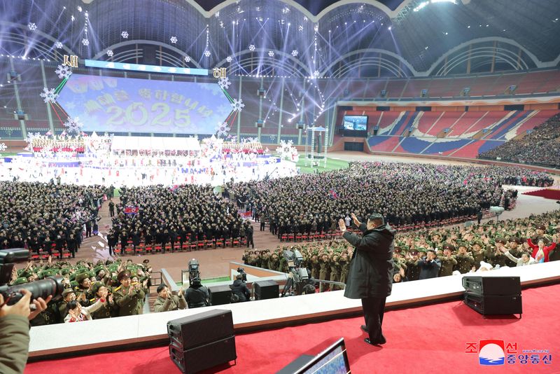 © Reuters. North Korean leader Kim Jong Un attends an event to celebrate the New Year, in Pyongyang, North Korea, in this picture released by North Korea's official Korean Central News Agency on January 1, 2025.    KCNA via REUTERS