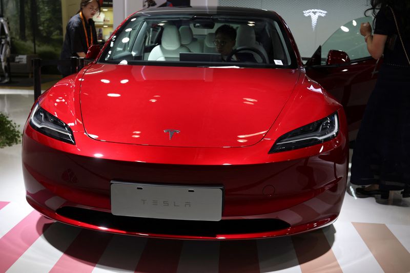 © Reuters. A staff member sits inside Tesla's new Model 3 sedan displayed at the China International Fair for Trade in Services (CIFTIS) in Beijing, China September 2, 2023. REUTERS/Florence Lo/File Photo