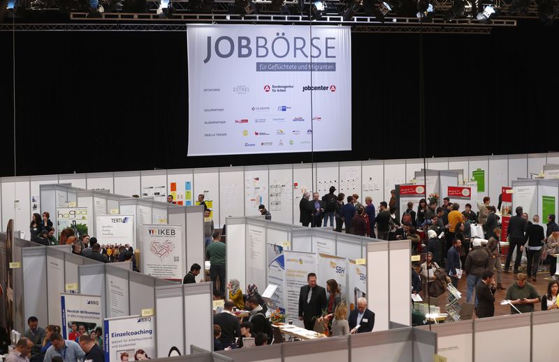 © Reuters. People visit the second job fair for migrants and refugees in Berlin, Germany, January 25, 2017.        REUTERS/Fabrizio Bensch