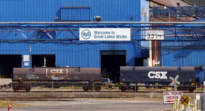 © Reuters. FILE PHOTO: Train cars are seen in front of the Great Lakes Works United States Steel plant in River Rouge, Michigan U.S., September 11, 2024. REUTERS/Rebecca Cook//File Photo