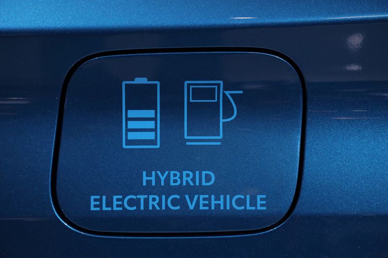 © Reuters. FILE PHOTO: A 2020 Toyota Prius hybrid electric vehicle is displayed at the Canadian International Auto Show in Toronto, Ontario, Canada February 18, 2020. REUTERS/Chris Helgren/File Photo