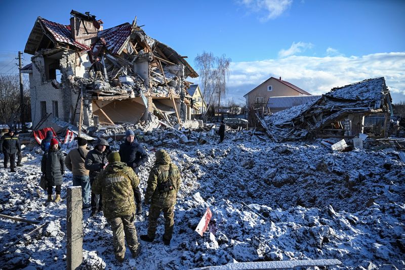 © Reuters. House destroyed by Russian missile strike, Chernihiv, Ukraine January 4, 2025. REUTERS/Maksym Kishka