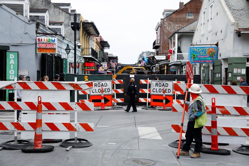 © Reuters. The Bourbon Street is blocked to traffic as workers start removing older models of traffic bollards along Bourbon street, which the city started to replace, three days after a U.S. Army veteran drove his truck into the crowded French Quarter on New Year's Day in New Orleans, Louisiana, U.S. January 4, 2025. REUTERS/Octavio Jones