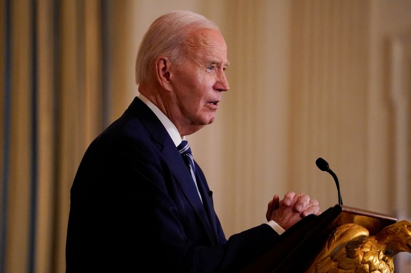 © Reuters. FILE PHOTO: U.S. President Joe Biden speaks at a reception for newly elected Democratic members of Congress, in Washington, U.S. January 5, 2025. REUTERS/Nathan Howard/File Photo