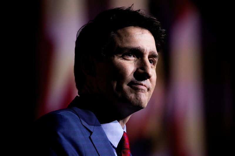 © Reuters. FILE PHOTO: Canada’s Prime Minister Justin Trudeau speaks at the federal Liberal caucus holiday party, the day after Finance Minister Chrystia Freeland unexpectedly resigned, in Ottawa, Ontario, Canada December 17, 2024. REUTERS/Carlos Osorio/File Photo