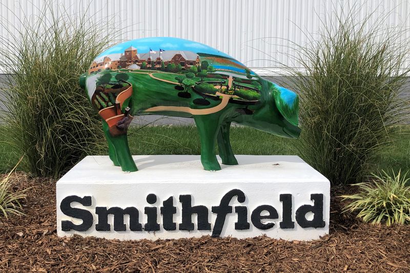 © Reuters. FILE PHOTO: A sculpture adorns Smithfield Foods' hog slaughterhouse in Smithfield, Virginia, U.S. October 17, 2019. Picture taken October 17, 2019.  REUTERS/Tom Polansek/File Photo