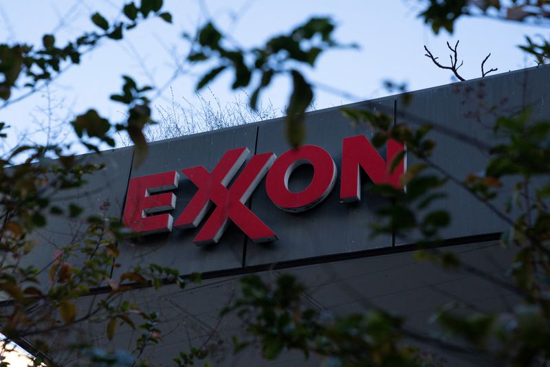 © Reuters. FILE PHOTO: An Exxon gas station seen in Washington, U.S., November 26, 2024. REUTERS/Nathan Howard/File Photo