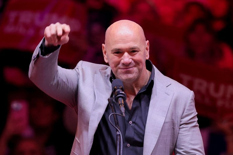 © Reuters. Dana White, CEO of the Ultimate Fighting Championship gestures as he speaks during a rally for Republican presidential nominee and former U.S. President Donald Trump at Madison Square Garden, in New York, U.S., October 27, 2024. REUTERS/Andrew Kelly/File Photo