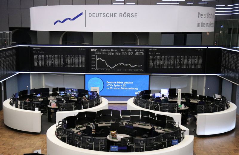 © Reuters. FILE PHOTO: The German share price index DAX graph is pictured at the stock exchange in Frankfurt, Germany, November 8, 2024. REUTERS/Staff/ File Photo