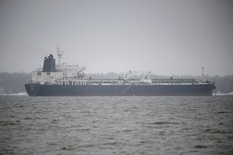 © Reuters. FILE PHOTO: Oil tanker Eagle S anchored near the Kilpilahti port in Porvoo, on the Gulf of Finland January 7, 2025.  Lehtikuva/Antti Aimo-Koivisto via REUTERS/File Photo