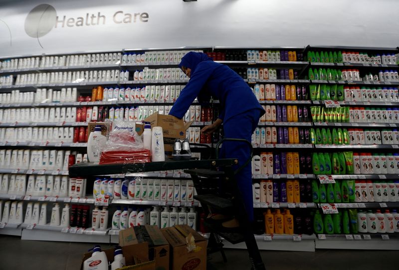 © Reuters. FILE PHOTO: An employee of PT Unilever Indonesia arranges a health care rack at Foodmart Fresh supermarket in Jakarta, Indonesia, October 31, 2016. Picture taken October 31, 2016. REUTERS/Beawiharta/File Photo