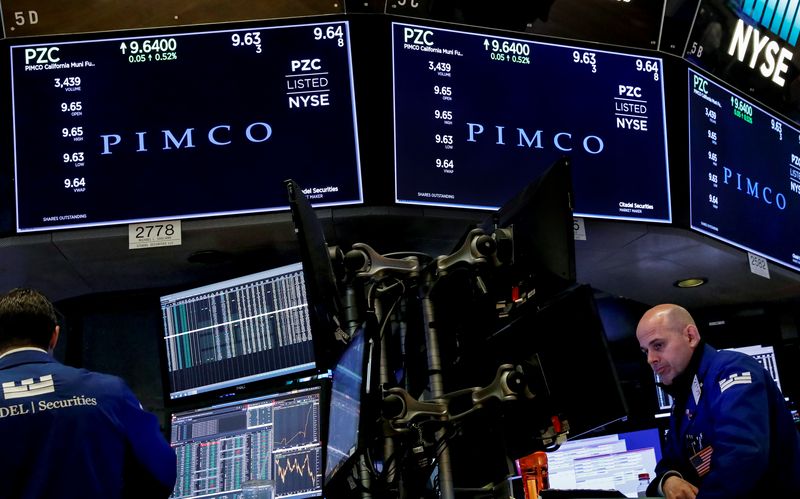 © Reuters. FILE PHOTO: Ticker and trading information for Pacific Investment Management Co. (PIMCo) are displayed on a screen at the New York Stock Exchange (NYSE) in New York, U.S., April 5, 2018. REUTERS/Brendan McDermid/File Photo