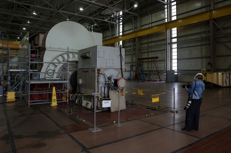 © Reuters. FILE PHOTO: The main generator sits in the turbine hall at Constellation Energy’s Three Mile Island Nuclear power plant in Pennsylvania, U.S., October 16, 2024. REUTERS/Shannon Stapleton/File Photo