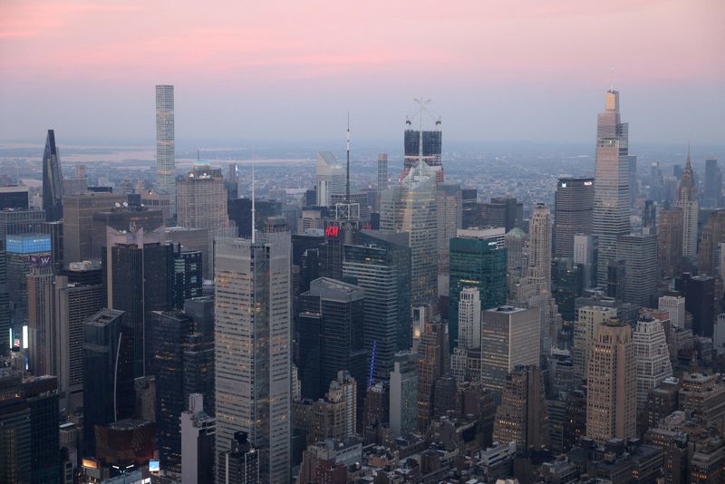 © Reuters. FILE PHOTO: Midtown Manhattan is seen in New York City, New York, U.S., September 5, 2023. REUTERS/Andrew Kelly/File Photo