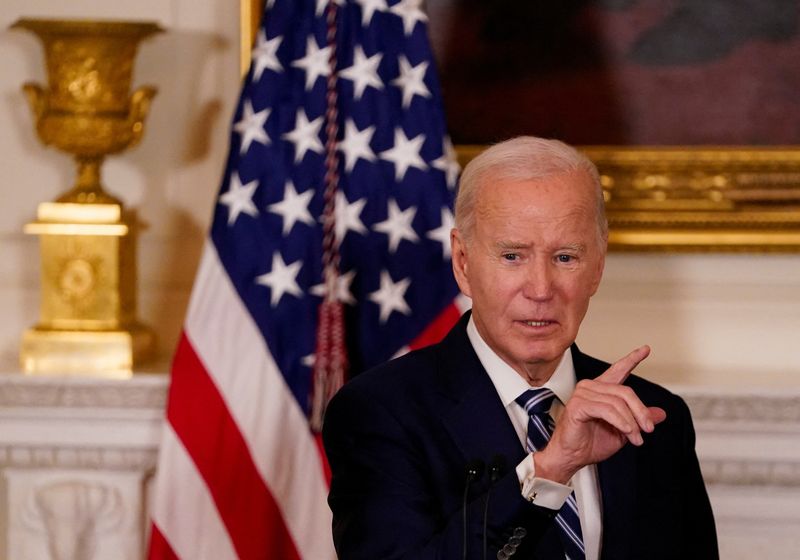 © Reuters. FILE PHOTO: U.S. President Joe Biden speaks at a reception for newly elected Democratic members of Congress, in Washington, U.S. January 5, 2025. REUTERS/Nathan Howard/File Photo