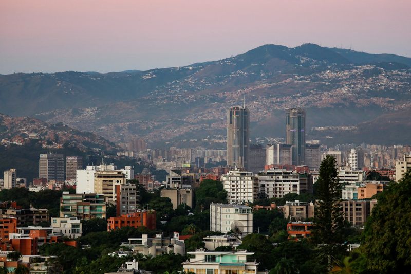 © Reuters. A general view of Caracas, on the day of the inauguration of Venezuela's President Nicolas Maduro for a third six-year term in Caracas, Venezuela January 10, 2025. REUTERS/Leonardo Fernandez Viloria