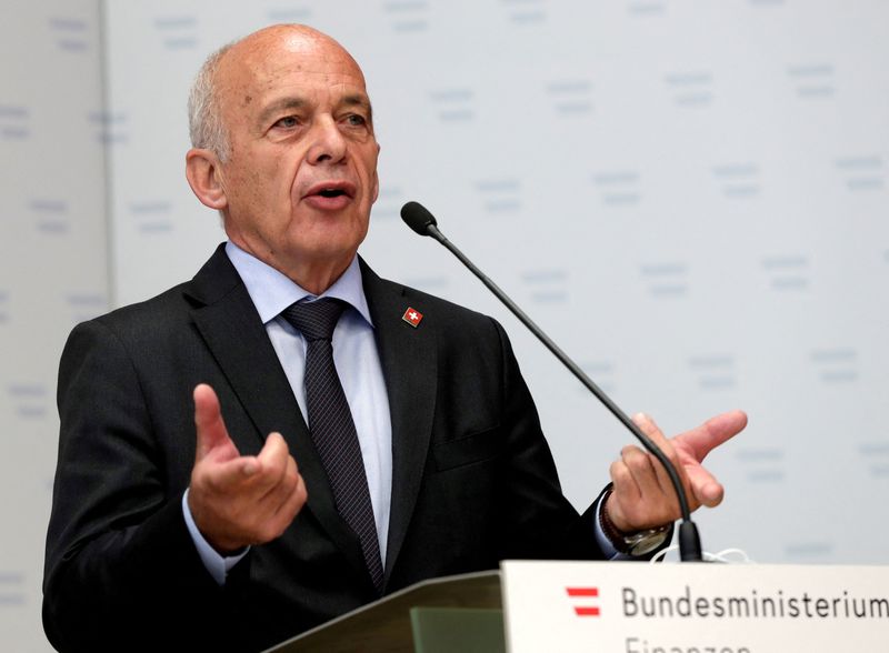 © Reuters. FILE PHOTO: Ueli Maurer, when Swiss finance minister, attends a news conference in Vienna, Austria August 25, 2020.   REUTERS/Leonhard Foeger/File Photo