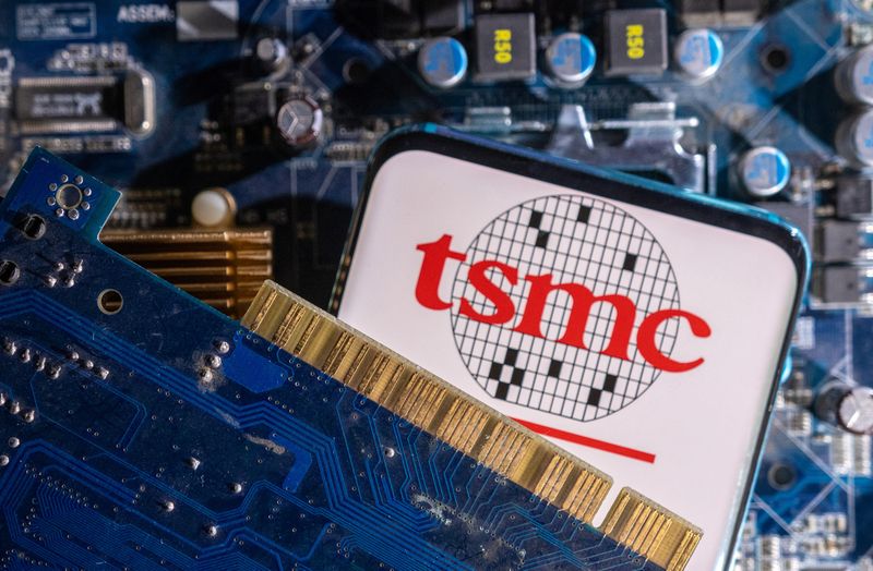 © Reuters. FILE PHOTO: A smartphone with a displayed TSMC (Taiwan Semiconductor Manufacturing Company) logo is placed on a computer motherboard in this illustration taken March 6, 2023. REUTERS/Dado Ruvic/Illustration/File Photo